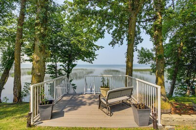 Waterfront Family Retreat on Lake Lida w/ Dock