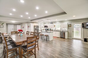 House (5 Bedrooms) | Interior