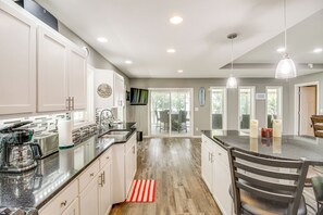 House (5 Bedrooms) | Interior