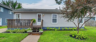 Home Near Kinnick, UI Health & Amish Country