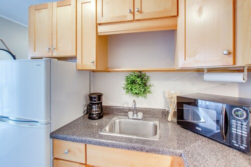 Home Near Kinnick, UI Health &amp; Amish Country