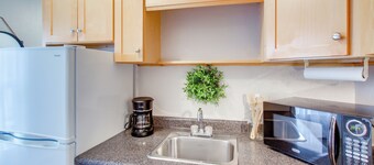 Home Near Kinnick, UI Health & Amish Country