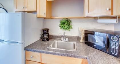 Home Near Kinnick, UI Health & Amish Country