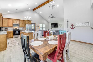 House (3 Bedrooms) | Interior