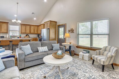 1 Mi to Lake Texoma: Expansive Outdoorsy Escape!