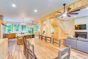 House (6 Bedrooms) | Interior