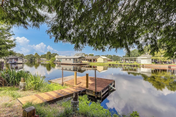 A calm lake with a wooden dock and houses in the background. - 5 Mi to Downtown Morgan City: Waterfront Retreat (Morgan City)