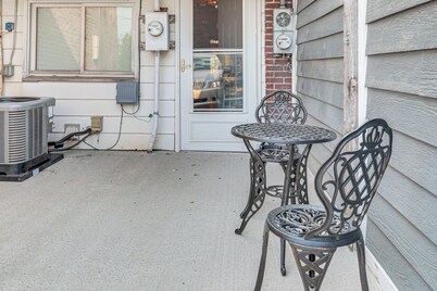 Downtown Crandon: Walkable Studio w/ Patio!