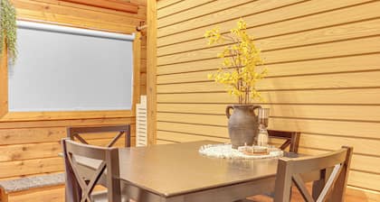 Downtown Crandon: Walkable Studio w/ Patio!