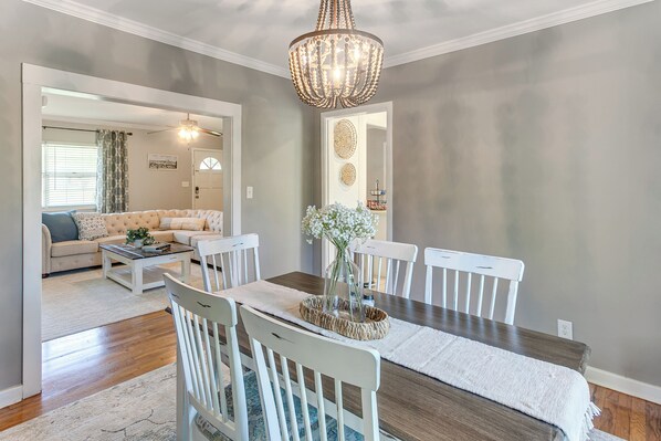 House (3 Bedrooms) | Interior