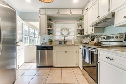 Large Private Yard: Home < 3 Mi to Dtwn Valdosta!