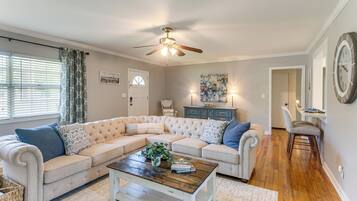 House (3 Bedrooms) | Interior