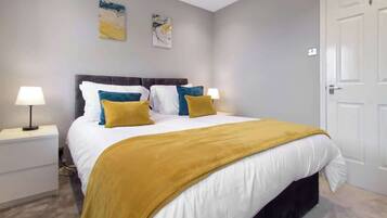 2 bedrooms, desk, iron/ironing board, free WiFi
