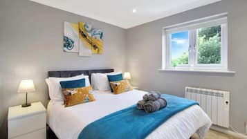 2 soverom, skrivebord, strykejern/-brett og wi-fi (inkludert)