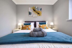 2 habitaciones, escritorio, tabla de planchar con plancha y wifi gratis 