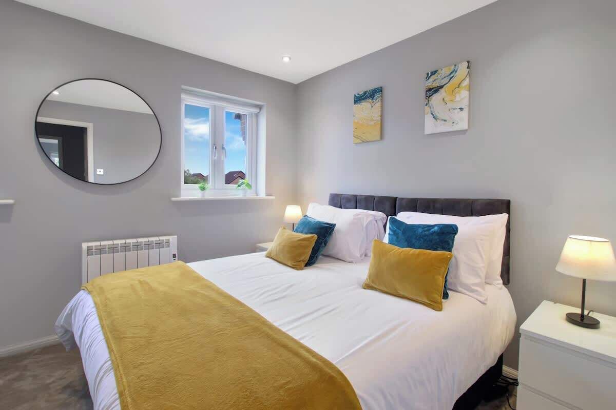 2 habitaciones, escritorio, tabla de planchar con plancha y wifi gratis 