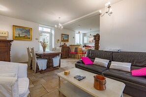 Télévision, lecteur de DVD, chaîne hi-fi