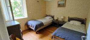 2 quartos, ferros/tábuas de passar roupa, Wi-Fi, roupa de cama