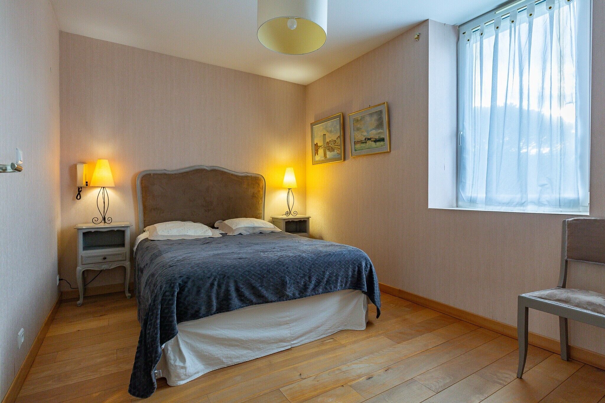 2 chambres, fer et planche à repasser, Wi-Fi, draps fournis