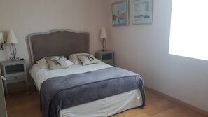 2 makuuhuonetta, silitysrauta/-lauta, Wi-Fi, vuodevaatteet