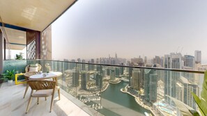 Outdoor dining - Marina Gate 2 - High Rise One Bed with Marina View (Dubai Marina)