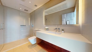 Hair dryer, towels - Marina Gate 2 - High Rise One Bed with Marina View (Dubai Marina)