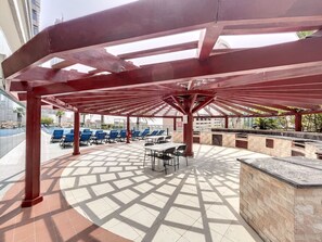 Outdoor dining - Ocean Heights - Upgraded Two Bed with Sea View (Dubai Marina)