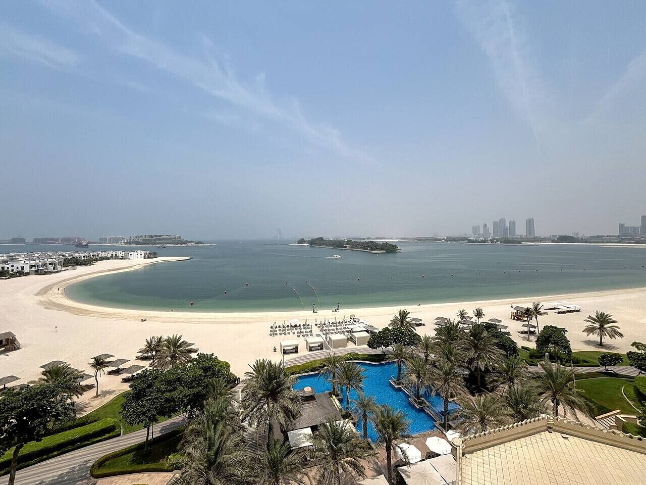 بالقرب من الشاطئ