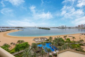 A resort with a beach, pool, and city skyline. - Vacationer l Palm Retreat l 1 Bed on Palm l Private Beach (Palm Jumeirah)