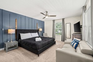 5 chambres, fer et planche à repasser, lit de bébé portatif