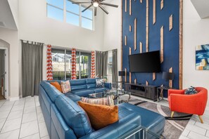 Smart TV, offices - Luxury 5 bedroom Resort Villa Pool,Spa,Game Room (Davenport)