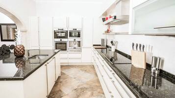 Villa (4 Bedrooms) | Interieur