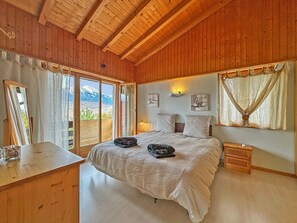 2 makuuhuonetta, silitysrauta/-lauta, ilmainen Wi-Fi, vuodevaatteet