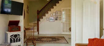 Central Picton Apartment, Sleeps 8; The Iron Horse