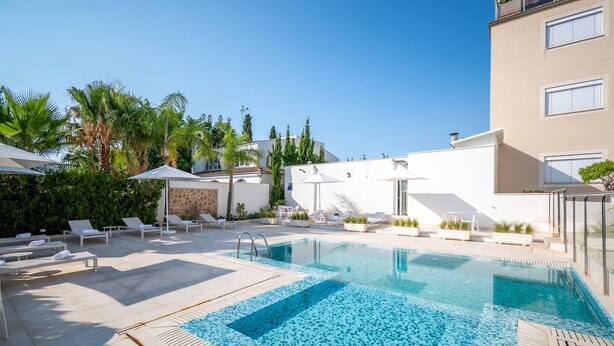 Pool - Apartment 'Las Palmeras 2' with Shared Pool, Wi-Fi and Air Conditioning (Cala Millor)