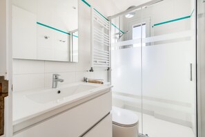 تجهيزات دش، مجففات شعر، مناشف