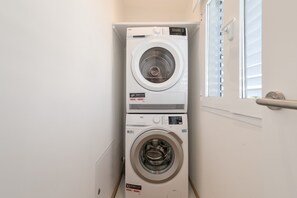 Unclassified image, 3 of 25, button