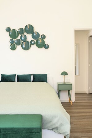2 chambres, bureau, fer et planche à repasser, accès au Wi-Fi (inclus)