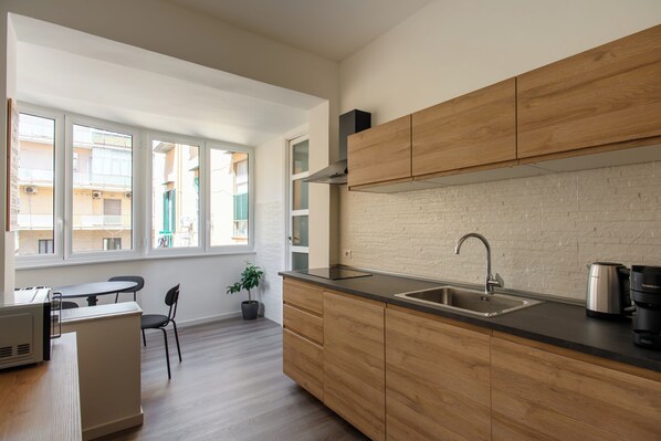 Fridge, microwave, oven, stovetop