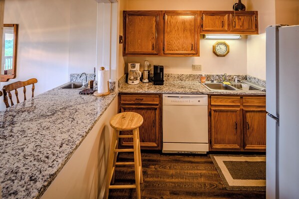 Fridge, microwave, stovetop, dishwasher