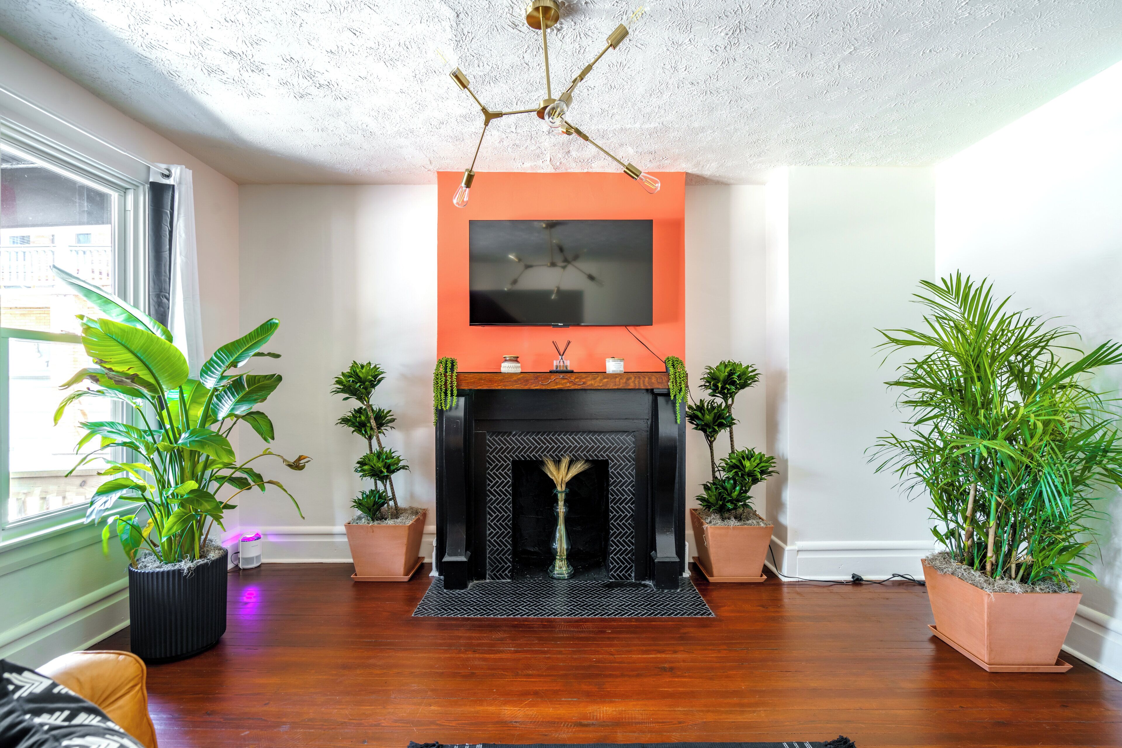 Luxury House, 2 Bedrooms, Non Smoking | Ruang tamu | 55 inci sebuah televisyen pintar dengan digital, Netflix, Hulu