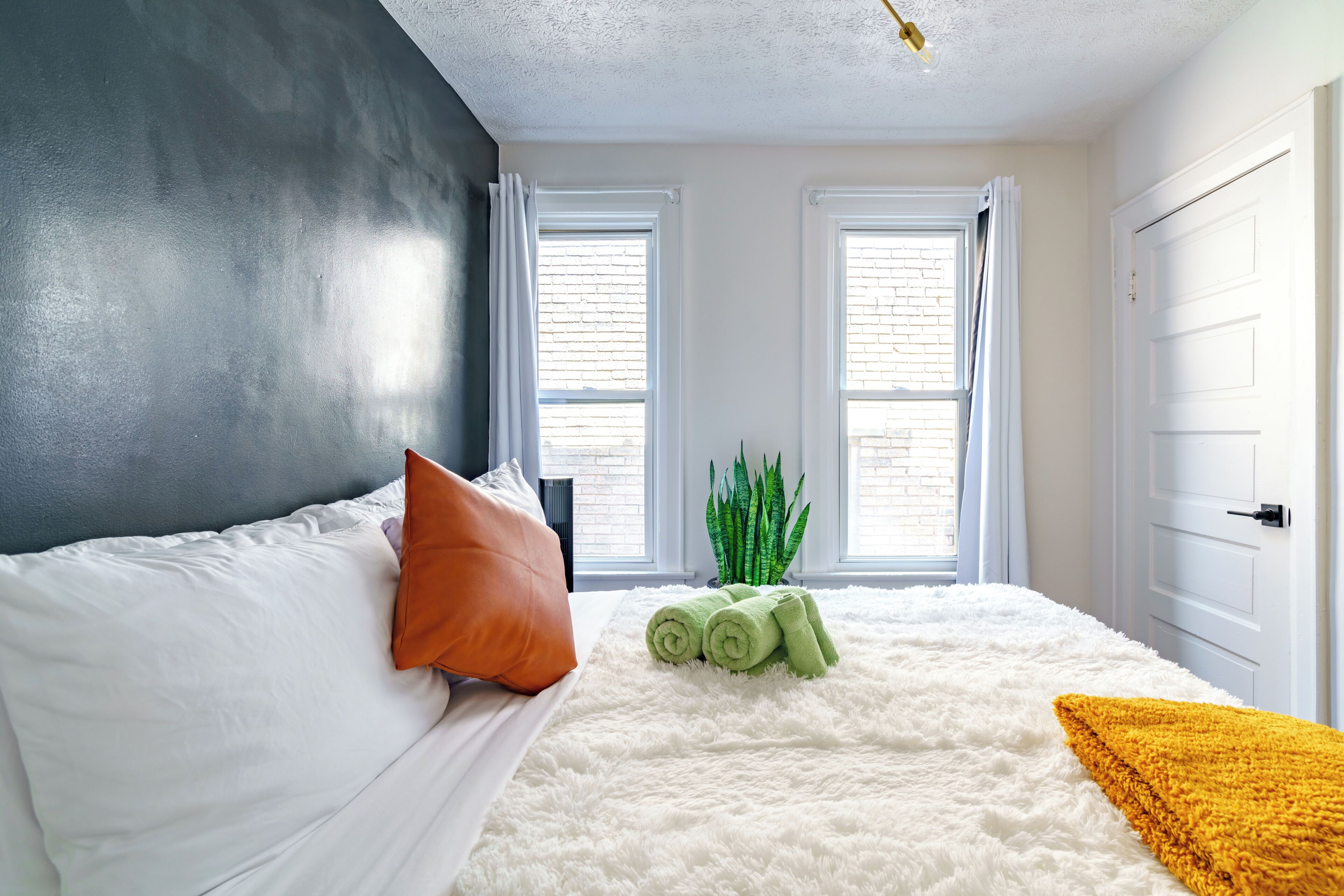 Casa design, 2 quartos, aceita animais de estimação | Roupas de cama de algodão egípcio, roupas de cama premium