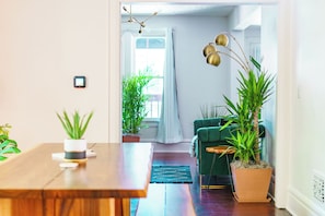 Jungle Casa | Dining room - Jungle House Boutique Suites – Short North & Convention Center (Columbus)