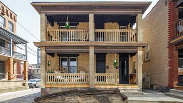 Egyptian cotton sheets, premium bedding, memory-foam beds, free minibar