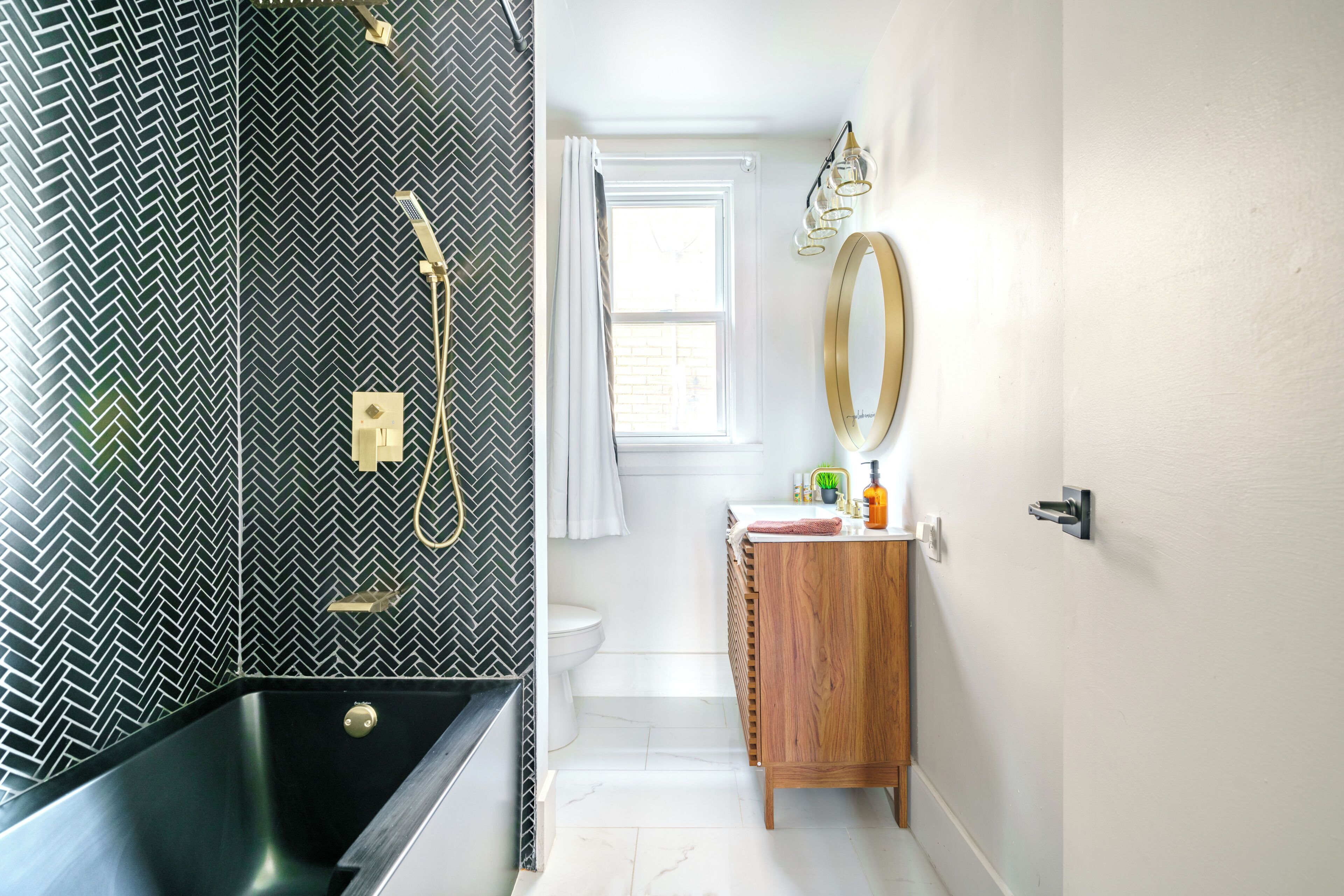 Jungle Gem | Accessible bathroom
