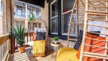 55-inch Smart TV with digital channels, Netflix, Hulu