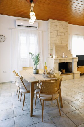 Dining - EftychiaHouse (Pyrgos)