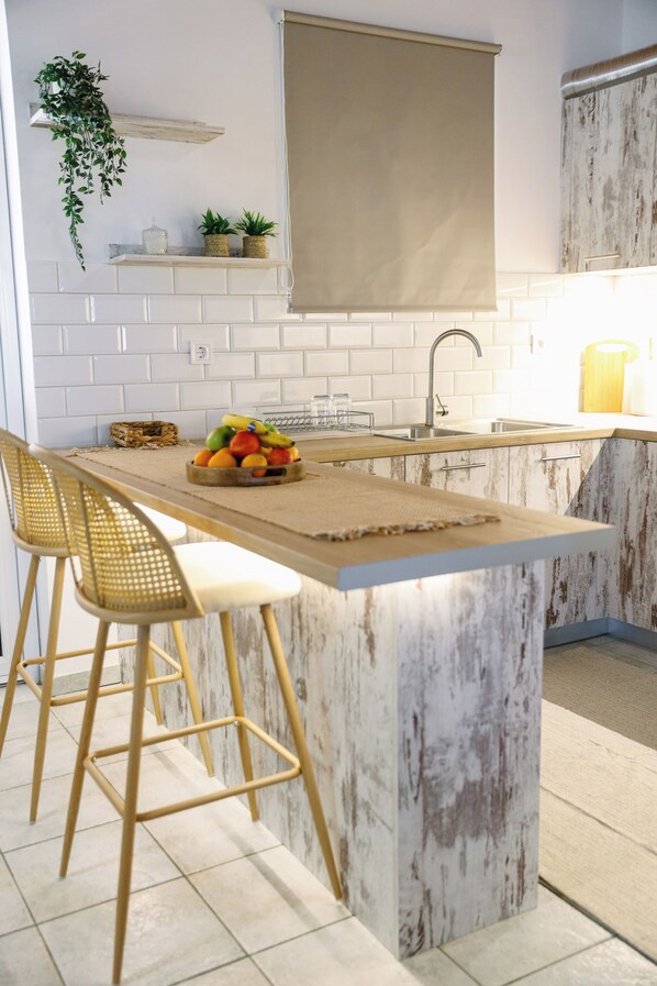 Fridge, oven, dishwasher, coffee/tea maker - EftychiaHouse (Pyrgos)