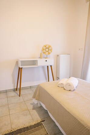 3 bedrooms, soundproofing, iron/ironing board, free WiFi - EftychiaHouse (Pyrgos)