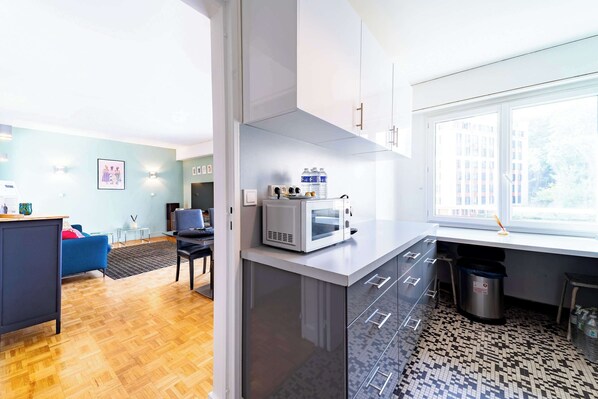 Fridge, microwave, oven, stovetop